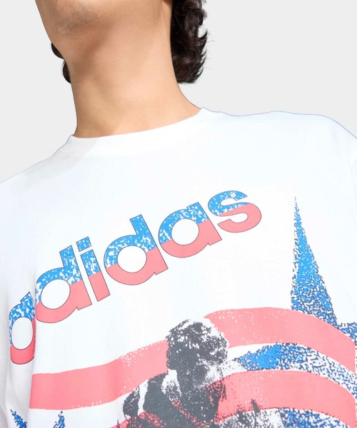 adidas（アディダス）の「アーカイブ サッカー グラフィック半袖Tシャツ / アディダスオリジナルス adidas Originals（Tシャツ/カットソー・メンズ・ホワイト・X-LARGE/SMALL/MEDIUM/LARGE/XX-LARGE/3XL/X-SMALL）」の3枚目の写真