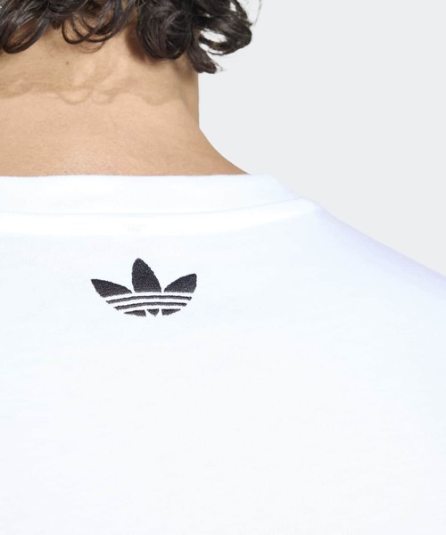 adidas（アディダス）の「アーカイブ サッカー グラフィック半袖Tシャツ / アディダスオリジナルス adidas Originals（Tシャツ/カットソー・メンズ・ホワイト・X-LARGE/SMALL/MEDIUM/LARGE/XX-LARGE/3XL/X-SMALL）」の4枚目の写真