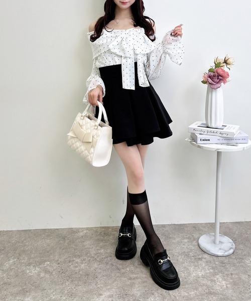 INGNI（イング）の「【WEB限定】シアーオフショルリボンブラウス（シャツ/ブラウス・レディース・オフホワイト/ピンク/ホワイト系6/ブラック/サックスブルー・M）」の20枚目の写真