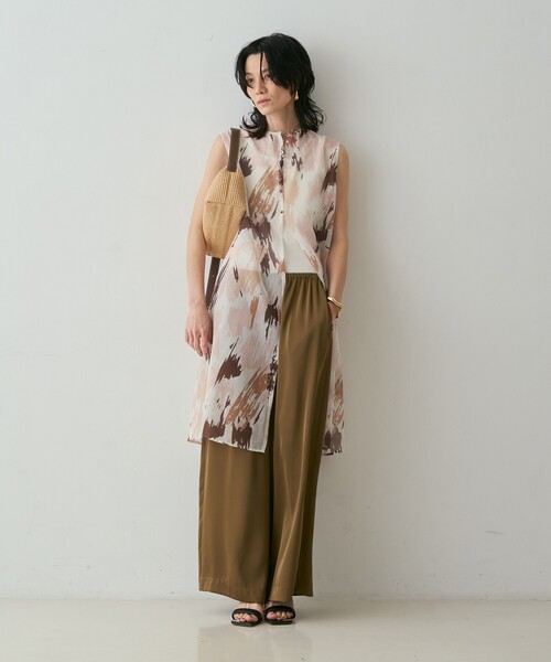 qualite（カリテ）の「シアープリントロングブラウス　きれいめ　夏服　春服　レイヤード　ロングシャツ（シャツ/ブラウス・レディース・スモークピンク・フリー）」の6枚目の写真