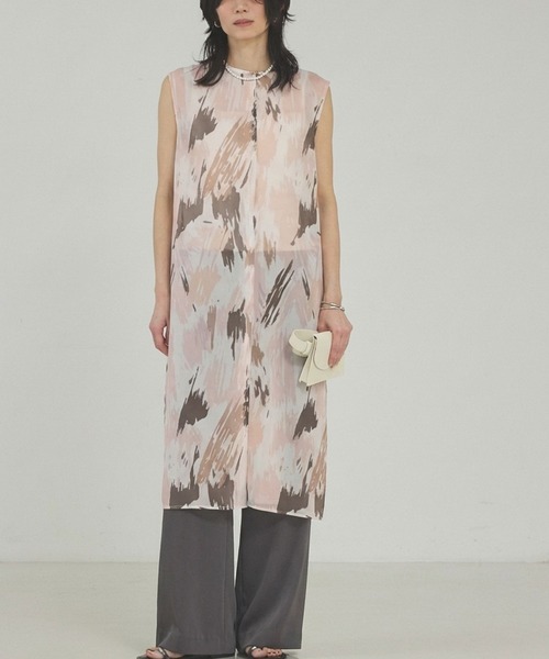 qualite（カリテ）の「シアープリントロングブラウス/きれいめ/夏服/春服/レイヤード/ロングシャツ（シャツ/ブラウス・レディース・スモークピンク・フリー）」の3枚目の写真