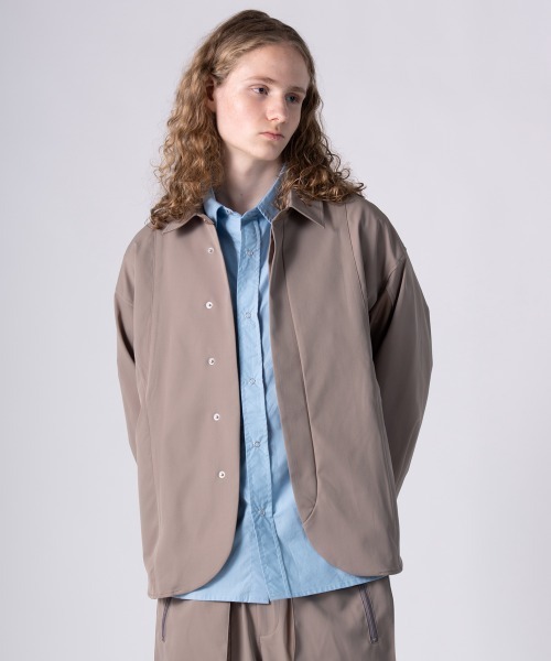 rehacer(レアセル)の「rehacer : Slack Tactical Jacket / スラック タクティカル ジャケット(ブルゾン・メンズ・スミクロ/グレイッシュベージュ・SMALL/MEDIUM/LARGE)」の4枚目の写真