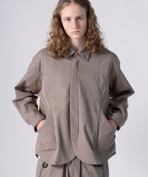 rehacer(レアセル)の「rehacer : Slack Tactical Jacket / スラック タクティカル ジャケット(ブルゾン・メンズ・スミクロ/グレイッシュベージュ・SMALL/MEDIUM/LARGE)」の5枚目の写真