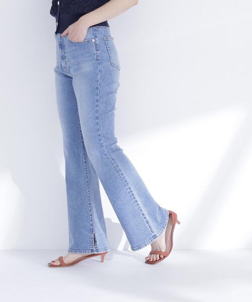 NATURAL BEAUTY BASIC(ナチュラルビューティーベーシック)の「フレアデニムパンツ(デニムパンツ・レディース・ブルー/ブラック・MEDIUM/SMALL)」の20枚目の写真