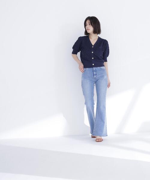 NATURAL BEAUTY BASIC(ナチュラルビューティーベーシック)の「フレアデニムパンツ(デニムパンツ・レディース・ブルー/ブラック・MEDIUM/SMALL)」の17枚目の写真
