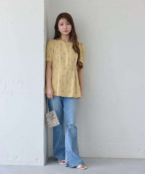 NATURAL BEAUTY BASIC(ナチュラルビューティーベーシック)の「フレアデニムパンツ(デニムパンツ・レディース・ブルー/ブラック・MEDIUM/SMALL)」の15枚目の写真