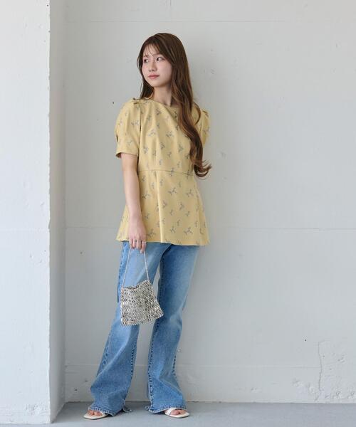 NATURAL BEAUTY BASIC(ナチュラルビューティーベーシック)の「フレアデニムパンツ(デニムパンツ・レディース・ブルー/ブラック・MEDIUM/SMALL)」の14枚目の写真