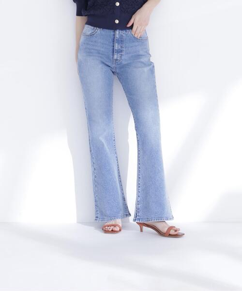 NATURAL BEAUTY BASIC(ナチュラルビューティーベーシック)の「フレアデニムパンツ(デニムパンツ・レディース・ブルー/ブラック・MEDIUM/SMALL)」の13枚目の写真