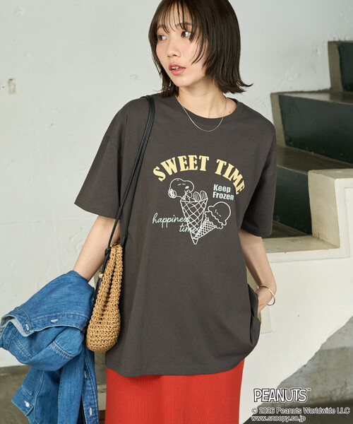 FREAK'S STORE（フリークスストア）の「限定展開　別注/PEANUTS/ピーナッツ SWEET TIME 半袖 Tシャツ（Tシャツ/カットソー・レディース・オフホワイト/ブラック/ライトピンク/ライトグレー・ﾌﾘ-）」の15枚目の写真