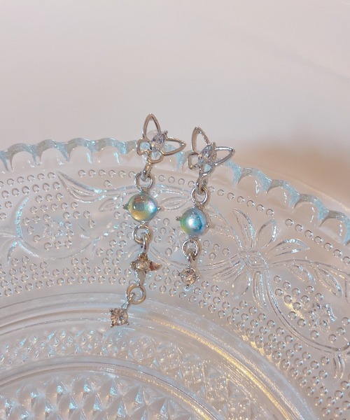 tunee(チュニー)の「【MASHIRO】バタフライドロップアクリルストーンペアピアス(MA/EK341)(ピアス(両耳用)・レディース・シルバー・FREE)」の1枚目の写真