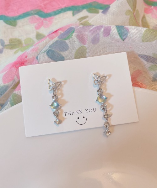 tunee(チュニー)の「【MASHIRO】バタフライドロップアクリルストーンペアピアス(MA/EK341)(ピアス(両耳用)・レディース・シルバー・FREE)」の2枚目の写真