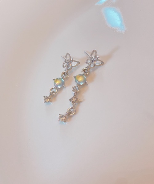 tunee(チュニー)の「【MASHIRO】バタフライドロップアクリルストーンペアピアス(MA/EK341)(ピアス(両耳用)・レディース・シルバー・FREE)」の6枚目の写真