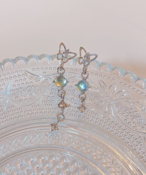 tunee(チュニー)の「【MASHIRO】バタフライドロップアクリルストーンペアピアス(MA/EK341)(ピアス(両耳用)・レディース・シルバー・FREE)」の9枚目の写真