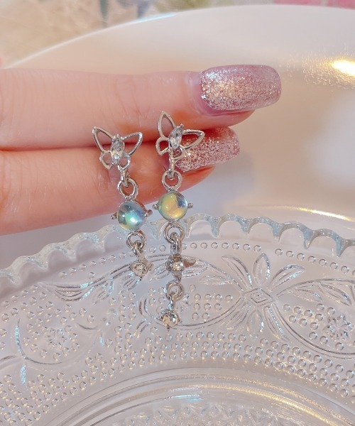 tunee(チュニー)の「【MASHIRO】バタフライドロップアクリルストーンペアピアス(MA/EK341)(ピアス(両耳用)・レディース・シルバー・FREE)」の11枚目の写真