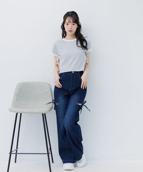 ems excite(エムズエキサイト)の「袖リボンビジューロゴTEE(Tシャツ/カットソー・レディース・ブラック/ブルー/オフホワイト・FREE)」の16枚目の写真