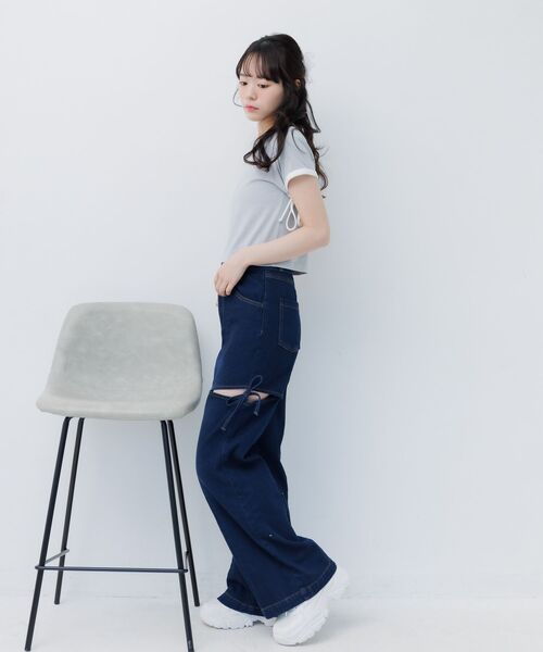 ems excite(エムズエキサイト)の「袖リボンビジューロゴTEE(Tシャツ/カットソー・レディース・ブラック/ブルー/オフホワイト・FREE)」の18枚目の写真