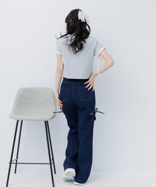 ems excite(エムズエキサイト)の「袖リボンビジューロゴTEE(Tシャツ/カットソー・レディース・ブラック/ブルー/オフホワイト・FREE)」の19枚目の写真