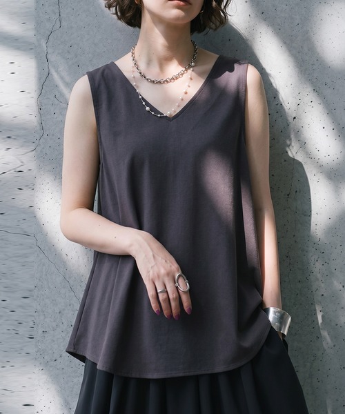antiqua(アンティカ)の「フレア タンクトップ(タンクトップ・レディース・ブラック系その他2/グレー系その他/ブラウン系その他/ホワイト系その他2/ブラック系その他/ブラウン系その他2/グレー系その他2/ホワイト系その他/ベージュ系その他/ベージュ系その他2/パープル系その他/パープル系その他2・P/R)」の7枚目の写真