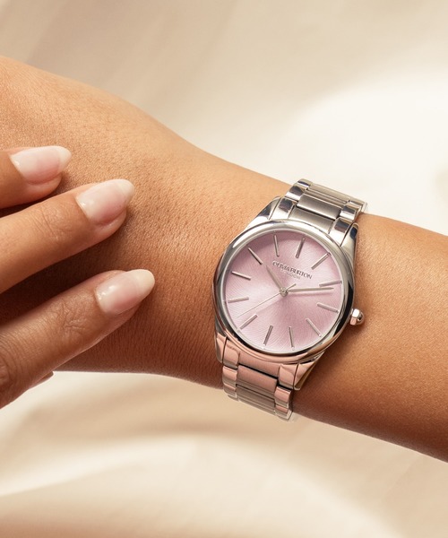 OLIVIA BURTON(オリビアバートン)の「「OLIVIA BURTON/オリビアバートン」クラシック - 34mm グロウフルコレクション 3色展開(アナログ腕時計・レディース・チェリーピンク/ベビーピンク/ミント・34mm)」の2枚目の写真