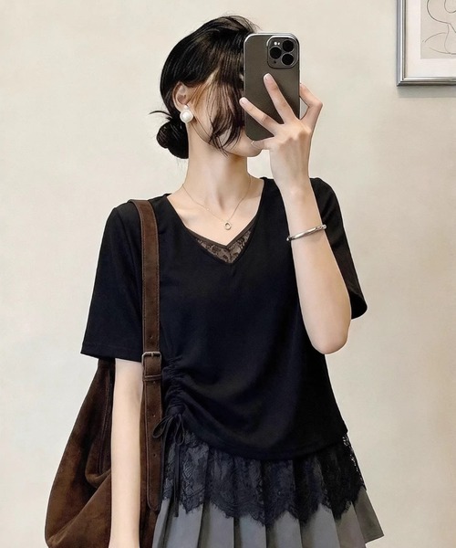 Teem Store(チームストア)の「サイドギャザーレースレイヤードVネックTシャツ(Tシャツ/カットソー・レディース・ブラック/ホワイト・F)」の1枚目の写真