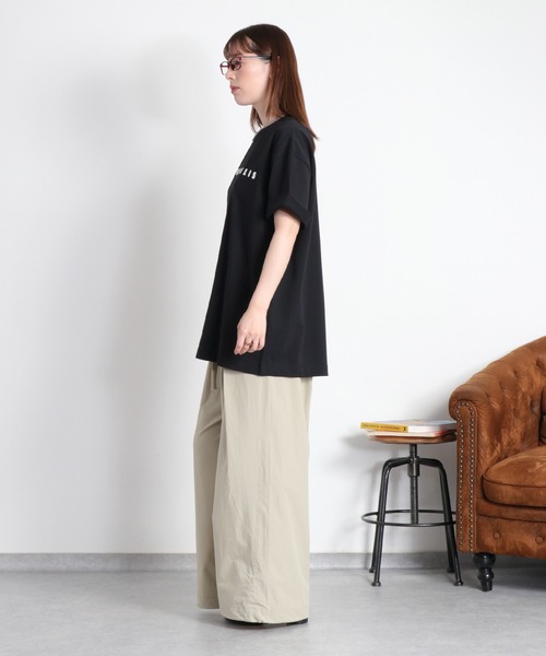 cepo（セポ）の「〈さらっと涼しい、シルキータッチ♪〉シルケットコットン オーバーサイズロゴTee（Tシャツ/カットソー・レディース・ホワイト/ブラック/パープル・M）」の17枚目の写真