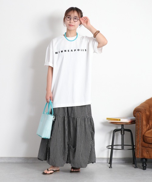 cepo（セポ）の「〈さらっと涼しい、シルキータッチ♪〉シルケットコットン オーバーサイズロゴTee（Tシャツ/カットソー・レディース・ホワイト/ブラック/パープル・M）」の4枚目の写真