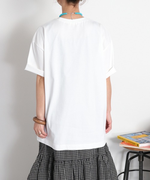 cepo（セポ）の「〈さらっと涼しい、シルキータッチ♪〉シルケットコットン オーバーサイズロゴTee（Tシャツ/カットソー・レディース・ホワイト/ブラック/パープル・M）」の12枚目の写真