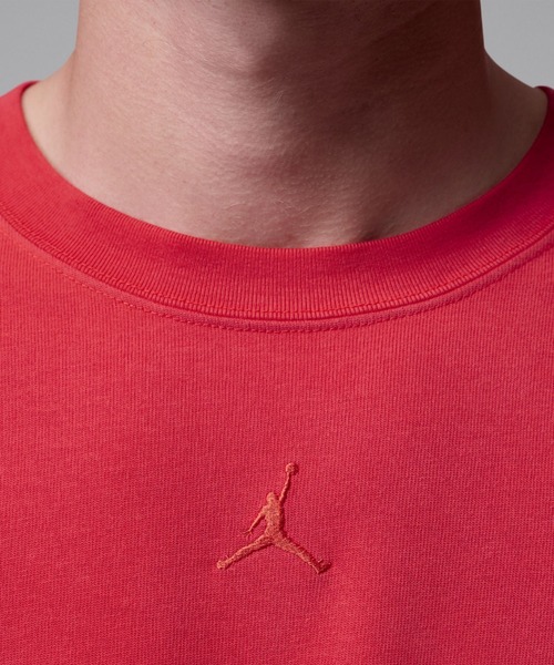 JORDAN BRAND(ジョーダンブランド)の「ジョーダン フライト メンズ ヘビーウェイト ショートスリーブ トップス / Jordan Flight Men's Heavyweight Short-Sleeve Top IF1911-657 University Red(Tシャツ/カットソー・メンズ・レッド・2XL/S/M/L/XS/XL)」の5枚目の写真