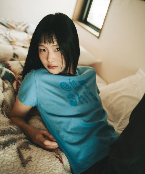 OHESHIO(オヘシオ)の「ART LOGO T-SHIRT, BLUE(Tシャツ/カットソー・レディース・その他・FREE)」の6枚目の写真
