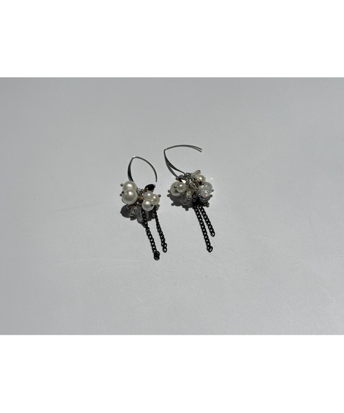 tone(トーン)の「【musk】ブラックチェーンとコットンビーズのピアス(MA)(ピアス(両耳用)・レディース・ホワイト・FREE)」の2枚目の写真