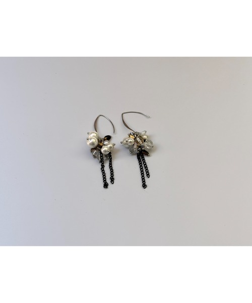 tone(トーン)の「【musk】ブラックチェーンとコットンビーズのピアス(MA)(ピアス(両耳用)・レディース・ホワイト・FREE)」の6枚目の写真