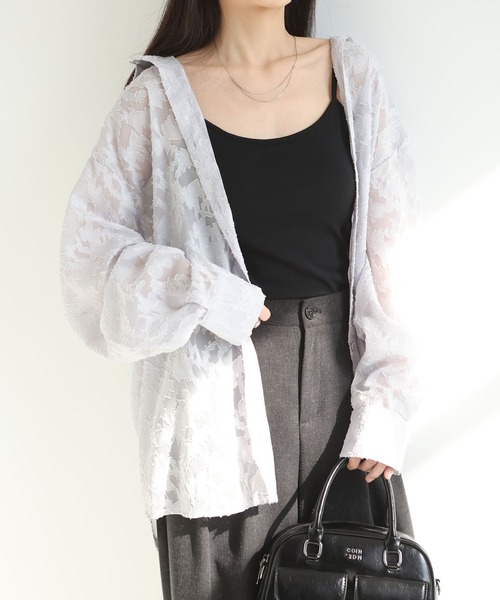 MAISON DE THERESE(メゾン ド テレーズ)の「甘くなりすぎない大人のシアーシャツ ジャガードフラワーシアーシャツ(シャツ/ブラウス・レディース・GRAY/アイボリー/グリーン・FREE)」の3枚目の写真