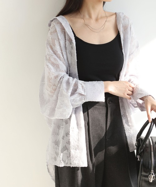 MAISON DE THERESE(メゾン ド テレーズ)の「甘くなりすぎない大人のシアーシャツ ジャガードフラワーシアーシャツ(シャツ/ブラウス・レディース・GRAY/アイボリー/グリーン・FREE)」の5枚目の写真