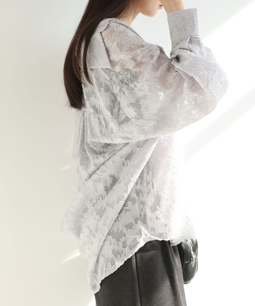 MAISON DE THERESE(メゾン ド テレーズ)の「甘くなりすぎない大人のシアーシャツ ジャガードフラワーシアーシャツ(シャツ/ブラウス・レディース・GRAY/アイボリー/グリーン・FREE)」の6枚目の写真