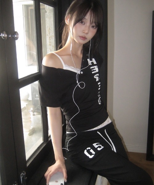 anyonemore(エニワンモア)の「ヴィンテージプリントヘンリーネックボタン半袖Tシャツ(Tシャツ/カットソー・レディース・ブラック・FREE)」の3枚目の写真