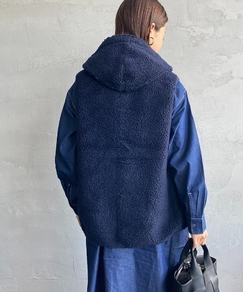 GYMPHLEX（ジムフレックス）の「【WEB先行予約】[GYMPHLEX/ジムフレックス] ボアフードベスト(WEB限定)（ベスト・レディース・オフホワイト/ネイビー/グレー/グレイッシュベージュ・M/L）」の19枚目の写真