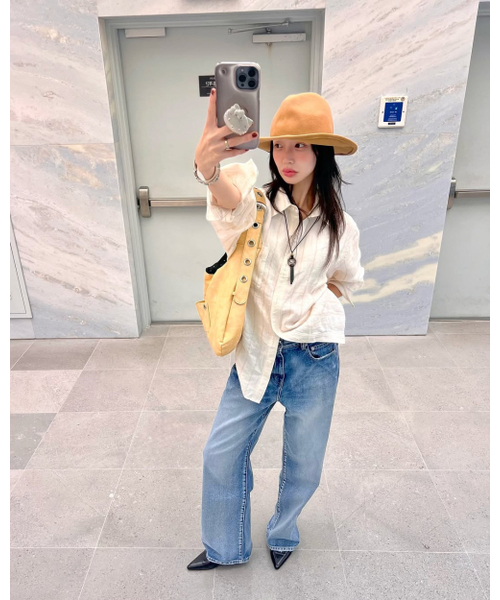 LETERIE(レテリー)の「BUCKLE REVERSIBLE SHOULDER BAG_4COLOR(メッセンジャーバッグ・レディース・ブラック/イエロー/ブラウン/ブルー・FREE)」の5枚目の写真