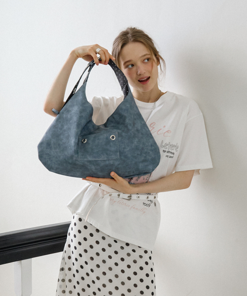 LETERIE(レテリー)の「BUCKLE REVERSIBLE SHOULDER BAG_4COLOR(メッセンジャーバッグ・レディース・ブラック/イエロー/ブラウン/ブルー・FREE)」の9枚目の写真