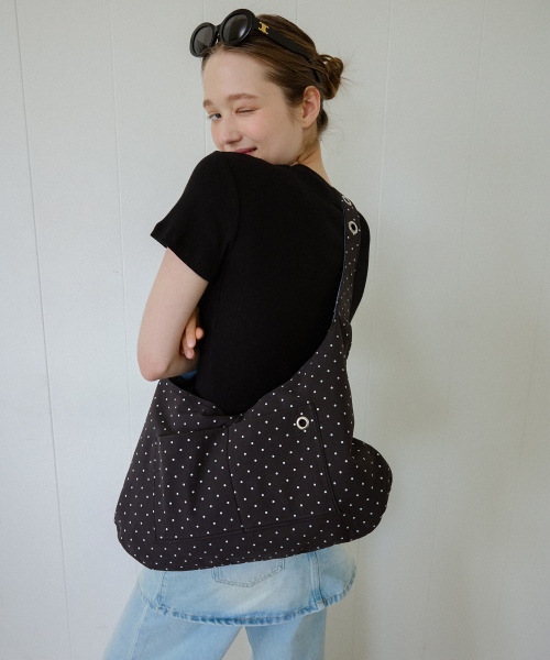 LETERIE(レテリー)の「BUCKLE REVERSIBLE SHOULDER BAG_4COLOR(メッセンジャーバッグ・レディース・ブラック/イエロー/ブラウン/ブルー・FREE)」の11枚目の写真