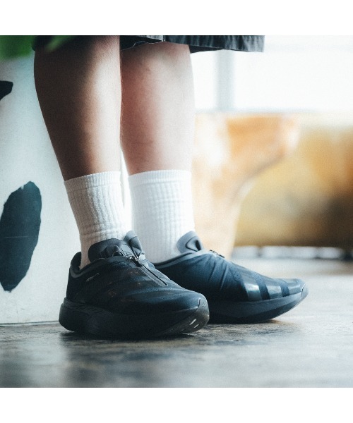 adidas Originals(アディダスオリジナルス)の「adidas ADIZERO EVO SL ZIP-UP W / アディダス アディゼロ エボ SL ジップアップ / KI4797(スニーカー・レディース・ブラック・26cm/25.5cm/25cm/24.5cm/24cm/23.5cm/23cm)」の1枚目の写真