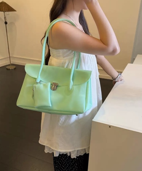 I be.(アイビードット)の「【動画あり】JELLY BAG/ジェリーバッグ(ショルダーバッグ・レディース・ピンク/イエロー/ホワイト/グリーン・FREE)」の3枚目の写真