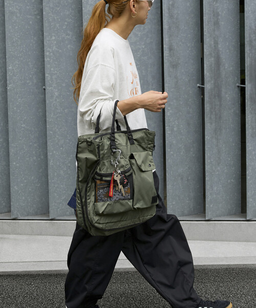 FREAK'S STORE(フリークスストア)の「YOSEMITE STRAP/ヨセミテストラップ EXPANDER HELMET TOTE BAG(トートバッグ・レディース・ブラック/オリーブ・ONE SIZE)」の10枚目の写真