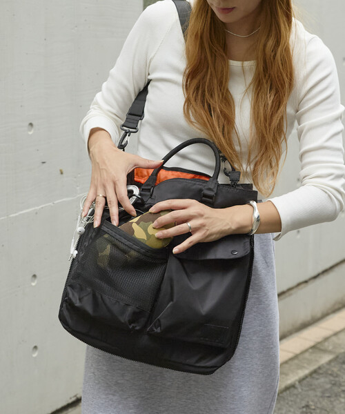 FREAK'S STORE(フリークスストア)の「YOSEMITE STRAP/ヨセミテストラップ EXPANDER HELMET TOTE BAG(トートバッグ・レディース・ブラック/オリーブ・ONE SIZE)」の3枚目の写真