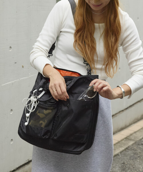 FREAK'S STORE(フリークスストア)の「YOSEMITE STRAP/ヨセミテストラップ EXPANDER HELMET TOTE BAG(トートバッグ・レディース・ブラック/オリーブ・ONE SIZE)」の4枚目の写真