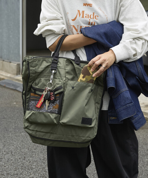 FREAK'S STORE(フリークスストア)の「YOSEMITE STRAP/ヨセミテストラップ EXPANDER HELMET TOTE BAG(トートバッグ・レディース・ブラック/オリーブ・ONE SIZE)」の5枚目の写真