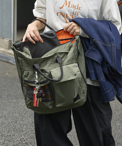 FREAK'S STORE(フリークスストア)の「YOSEMITE STRAP/ヨセミテストラップ EXPANDER HELMET TOTE BAG(トートバッグ・レディース・ブラック/オリーブ・ONE SIZE)」の6枚目の写真