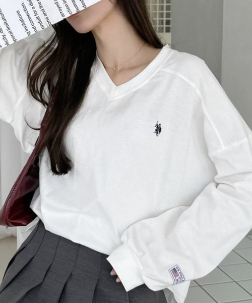 U.S. POLO ASSN.（ユーエスポロアッスン）の「【Ada.別注 U.S. POLO ASSN.】Vネック ドロップショルダー ルーズ カットソー（Tシャツ/カットソー・レディース・サックスブルー/ブラック/ホワイト・S/M）」の2枚目の写真