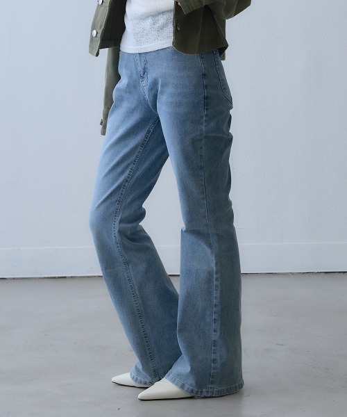 Clum（クルム）の「slim flare denim pants / スリムフレアデニムパンツ（デニムパンツ・レディース・ブルー・MEDIUM/LARGE/SMALL）」の3枚目の写真
