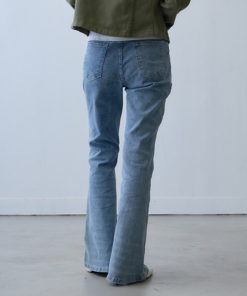 Clum（クルム）の「slim flare denim pants / スリムフレアデニムパンツ（デニムパンツ・レディース・ブルー・MEDIUM/LARGE/SMALL）」の4枚目の写真