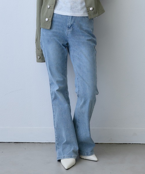 Clum（クルム）の「slim flare denim pants / スリムフレアデニムパンツ（デニムパンツ・レディース・ブルー・MEDIUM/LARGE/SMALL）」の9枚目の写真